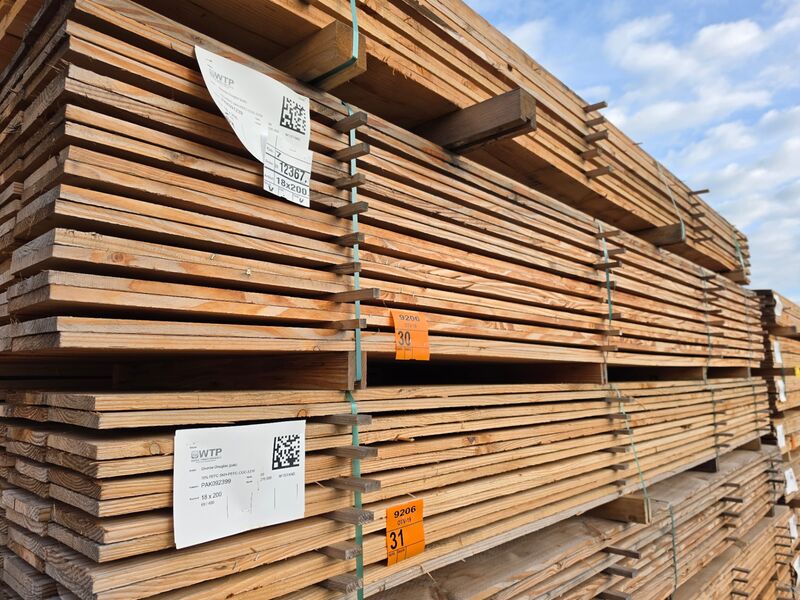 Ca. 94x Douglas Planken Fijnbezaagd, 18x200mm, lengte 400cm – foto 4 – kavel bij Onlineveilingmeester