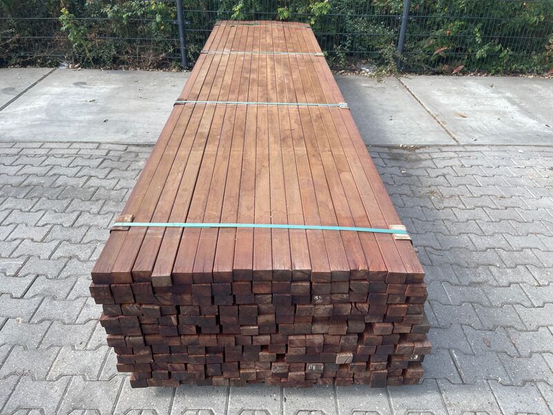 Ca. 102x Hardhouten Regels Geschaafd, 42x57mm, lengte 395cm – kavel bij Onlineveilingmeester
