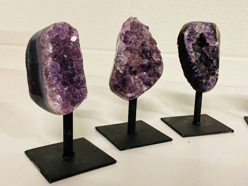 6x Amethist op metalen standaard – foto 5 – kavel bij Onlineveilingmeester, Gramsbergen