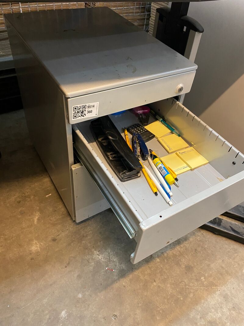 2x Grote bureaus en ladekastjes – foto 8 – kavel bij Onlineveilingmeester, Gramsbergen
