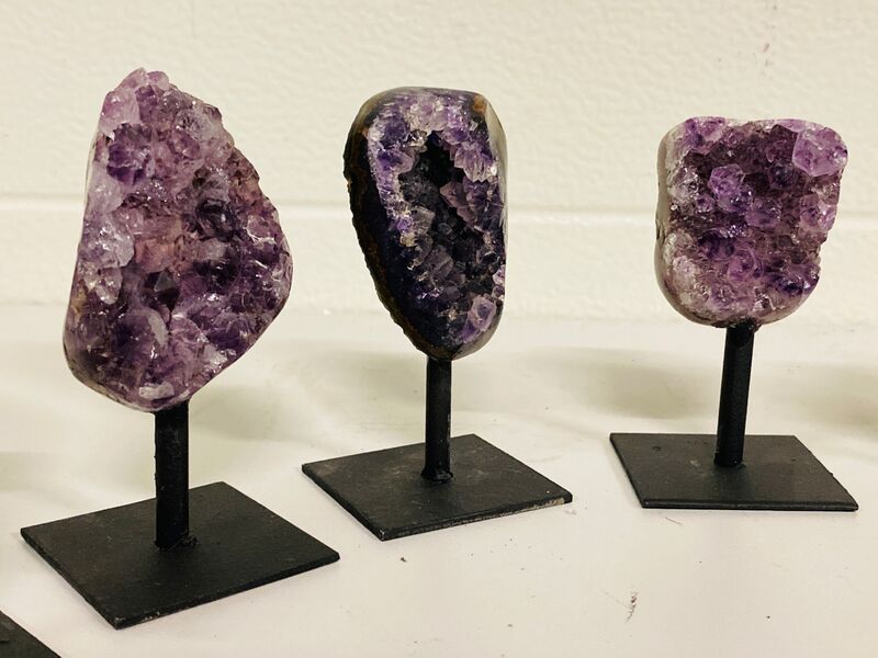 6x Amethist op metalen standaard – foto 4 – kavel bij Onlineveilingmeester, Gramsbergen