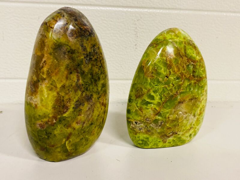 2x Opaal groen vrije vormen – foto 3 – kavel bij Onlineveilingmeester, Gramsbergen