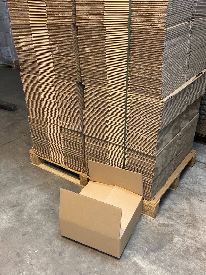 Ca. 200x Verzenddozen, dubbelgolf, bruin, 39x39x14cm – kavel bij Onlineveilingmeester, Gramsbergen