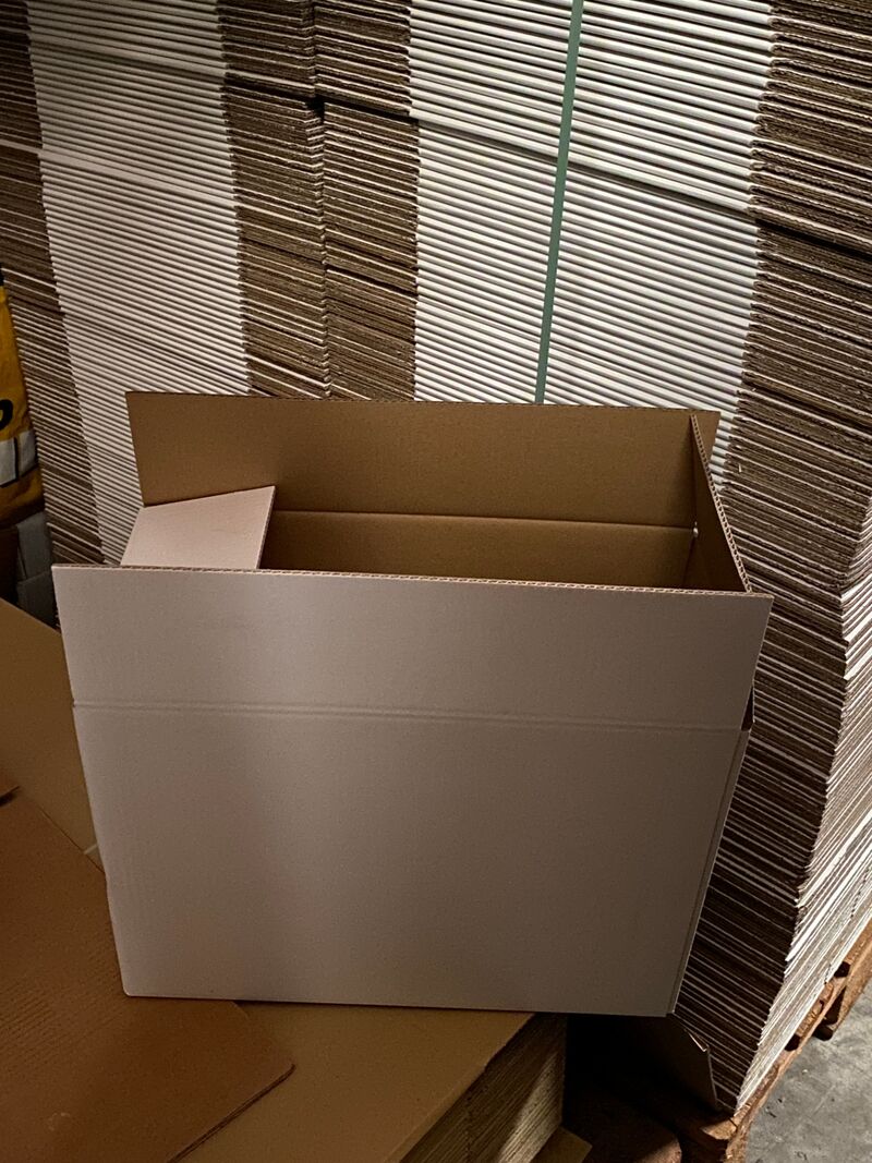 Ca. 220x Verzenddozen, dubbelgolf, wit, 48x23x35cm – foto 2 – kavel bij Onlineveilingmeester, Gramsbergen