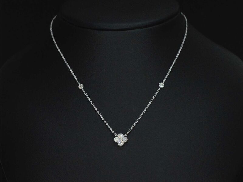 Witgouden collier met diamanten hanger klaver vier – foto 2 – kavel bij Onlineveilingmeester