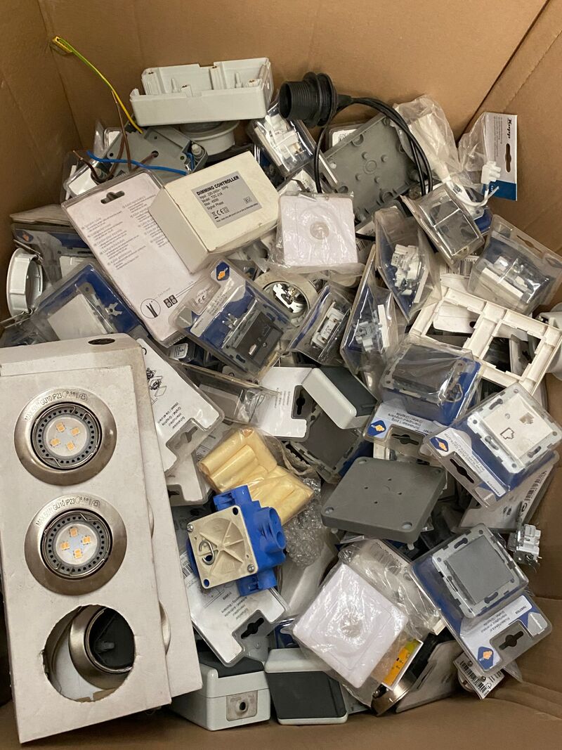 Grote hoeveelheid installatiemateriaal – foto 2 – kavel bij Onlineveilingmeester, Gramsbergen