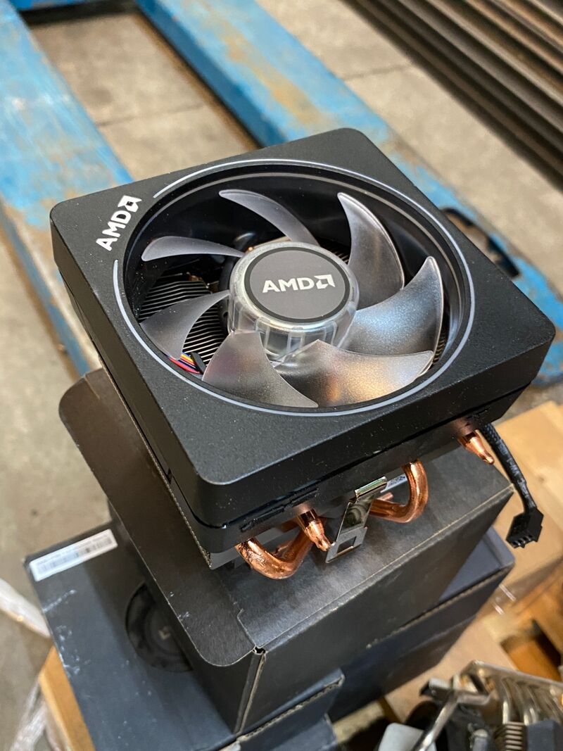 Partij computerkoeling en ventilatoren – foto 3 – kavel bij Onlineveilingmeester, Gramsbergen