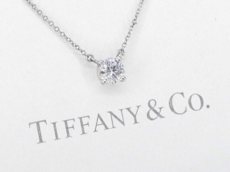Tiffany & Co - Platina solitaire halscollier met een natuurlijke diamant – kavel bij Onlineveilingmeester
