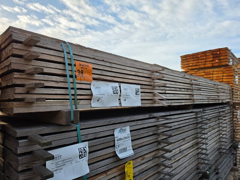 Ca. 63x Douglas Planken Fijnbezaagd, 22x200mm, lengte 400cm – foto 4 – kavel bij Onlineveilingmeester