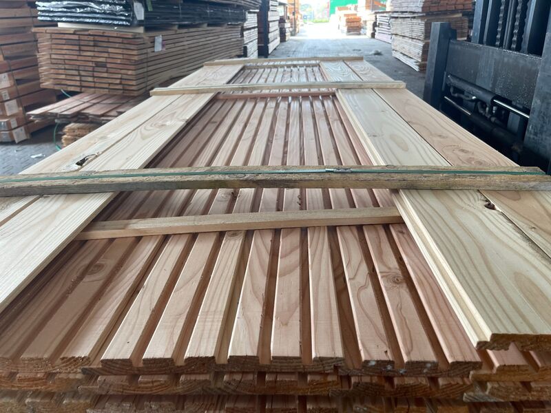 Ca. 95x Douglas Design – Triple – Deens profiel, 22x142mm, lengte 300cm – kavel bij Onlineveilingmeester