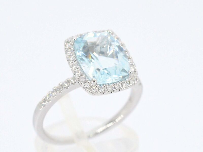 Witgouden entourage ring met een bijzondere aquamarijn – foto 4 – kavel bij Onlineveilingmeester