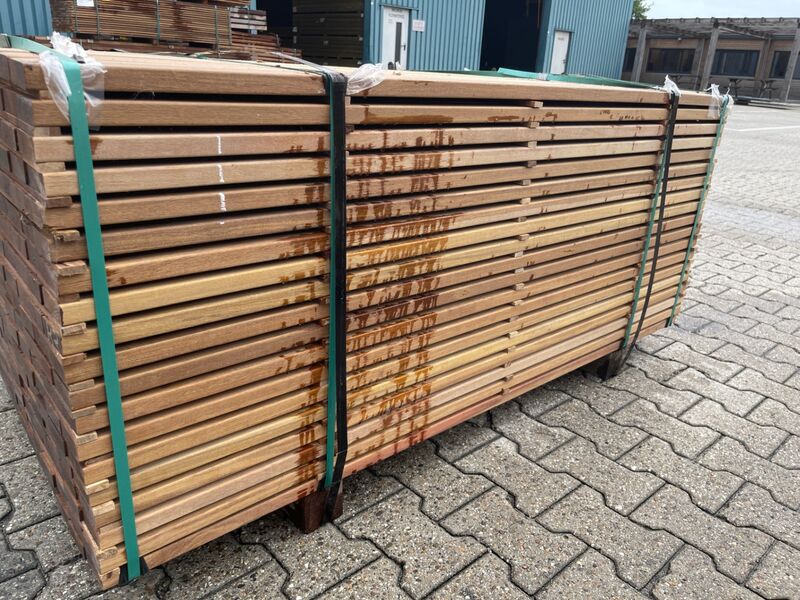 Ca. 247x Guayana Ipé Planken Geschaafd, 25x70mm, lengte 155cm – foto 2 – kavel bij Onlineveilingmeester