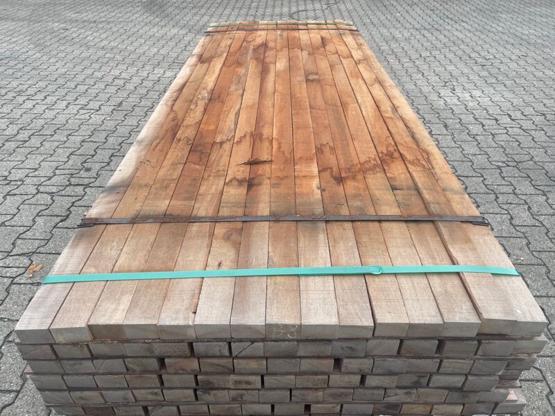 Ca. 105x Massaraduba Regels Fijnbezaagd, 40x60mm, lengte 200cm – kavel bij Onlineveilingmeester