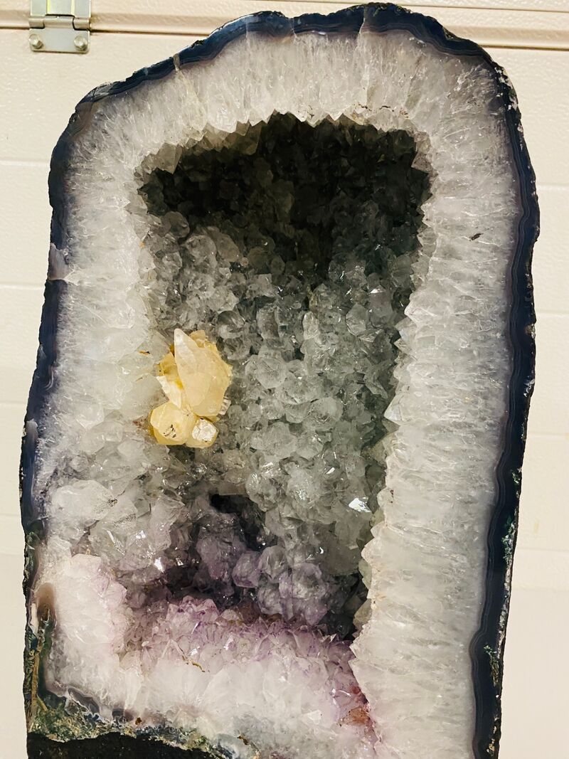 Bergkristal met Amethist geode – foto 3 – kavel bij Onlineveilingmeester, Gramsbergen