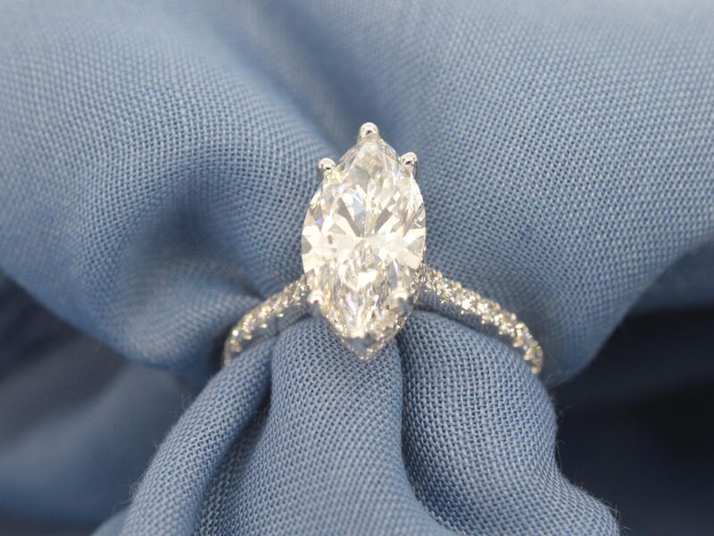 Witgouden solitaire ring met een marquise diamant van 2.00 carat met hidden Halo – foto 5 – kavel bij Onlineveilingmeester