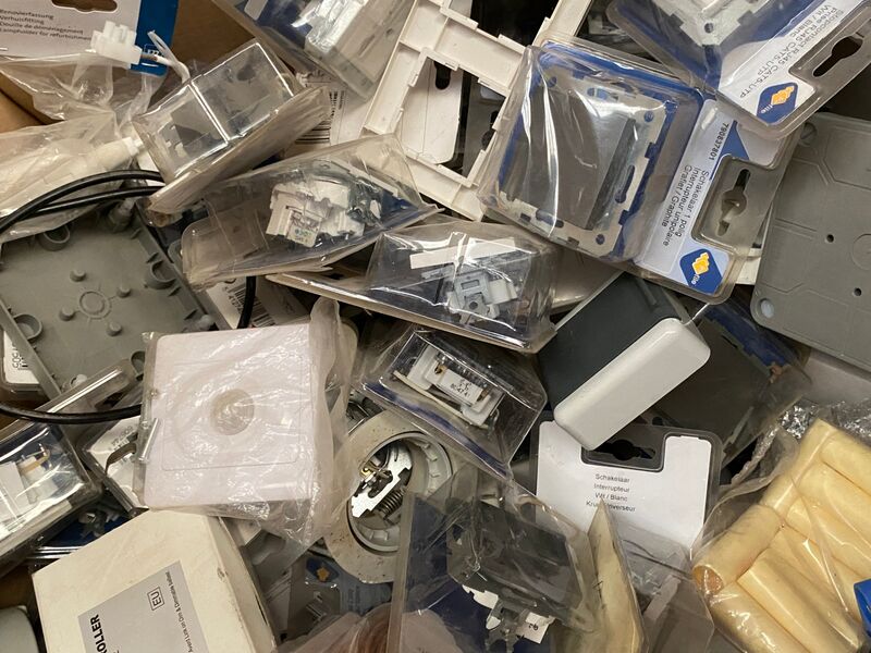 Grote hoeveelheid installatiemateriaal – foto 7 – kavel bij Onlineveilingmeester, Gramsbergen
