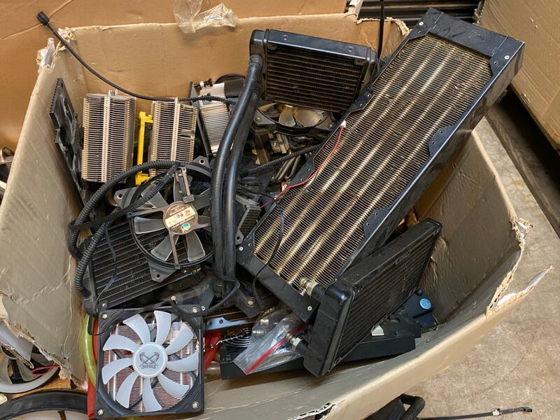Partij computerkoeling en ventilatoren – foto 7 – kavel bij Onlineveilingmeester, Gramsbergen