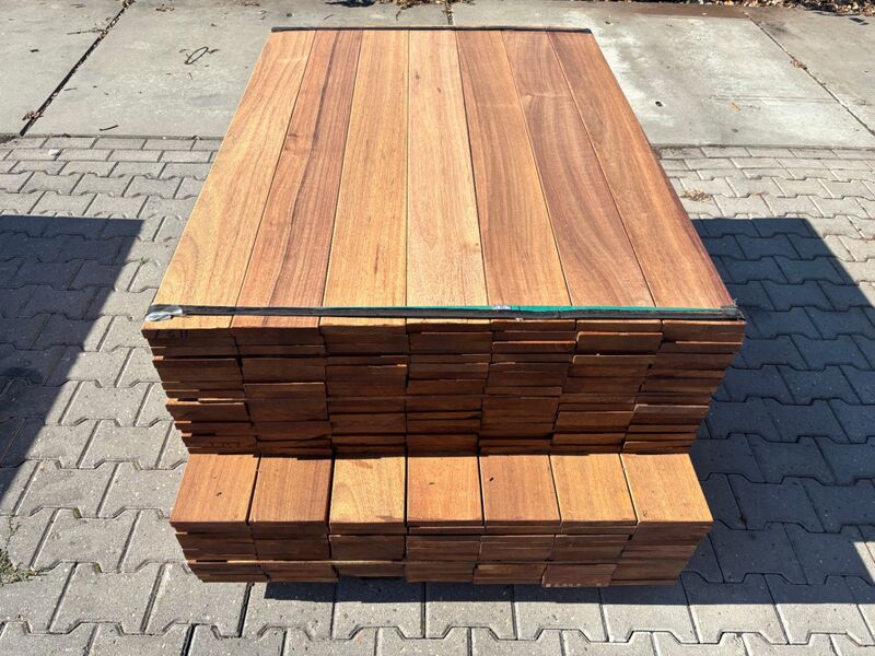 Ca. 196x Guyana Teak Planken Geschaafd, 21x145mm, lengte 112/140cm, 84/155cm – kavel bij Onlineveilingmeester