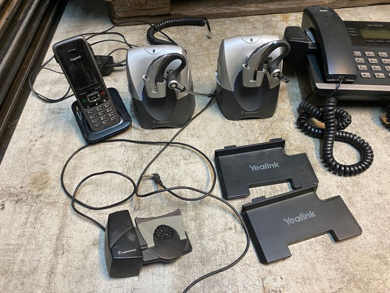 Telefooncentrale Yealink SIP-T41P met headsets – foto 4 – kavel bij Onlineveilingmeester, Gramsbergen