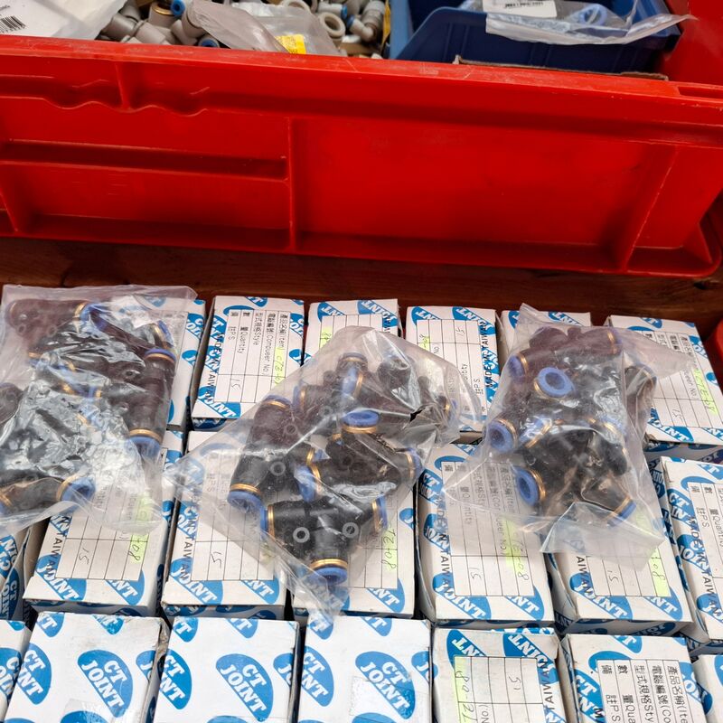 Partij diverse pneumatische koppelingen en toebehoren o.a. Giss, SMC, Festo – foto 7 – kavel bij Onlineveilingmeester, Winsum