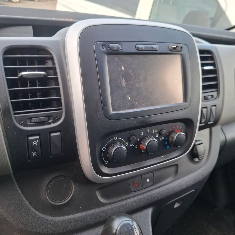 Bedrijfswagen, Renault, Trafic, 2018 – foto 10 – kavel bij Domeinen Roerende Zaken, Soesterberg
