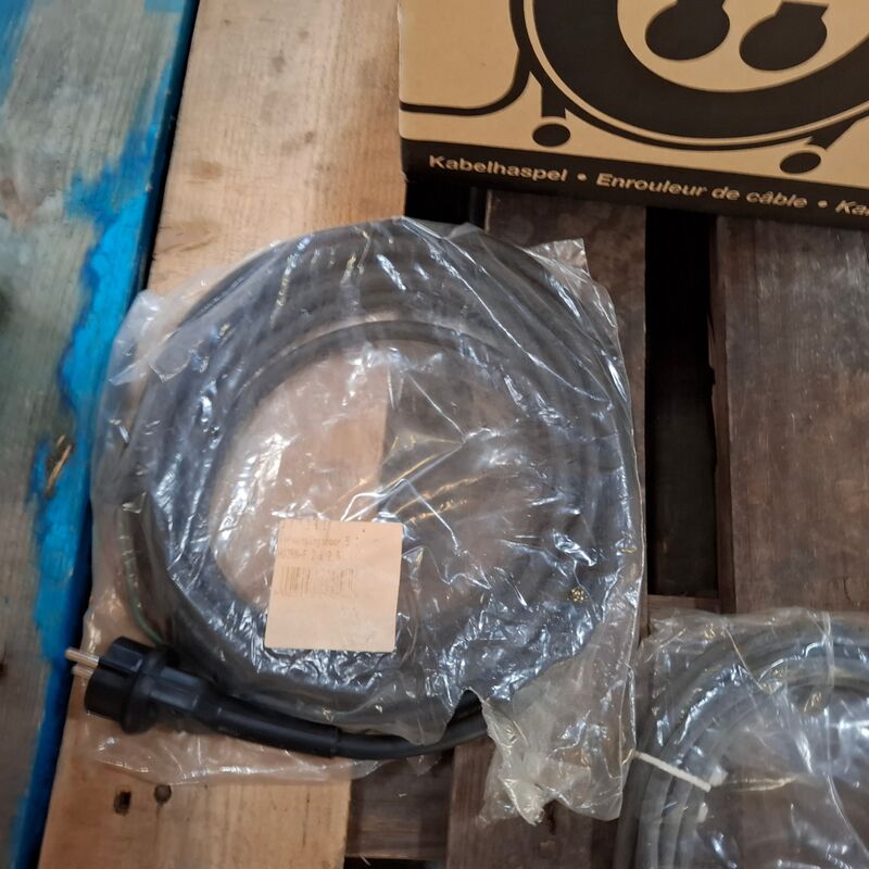 Assortiment verlengkabel en toebehoren – foto 4 – kavel bij Onlineveilingmeester, Winsum