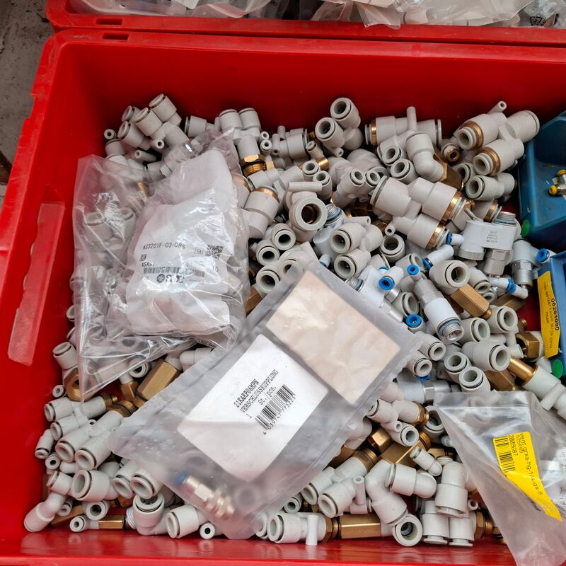 Partij diverse pneumatische koppelingen en toebehoren o.a. Giss, SMC, Festo – foto 10 – kavel bij Onlineveilingmeester, Winsum
