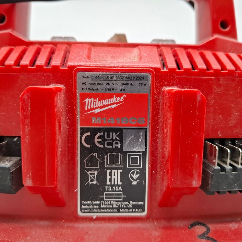 Multi acculader, Milwaukee, M1418C6 – foto 3 – kavel bij Domeinen Roerende Zaken, Groningen