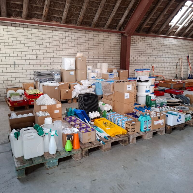 Partij diverse schoonmaak producten en toebehoren o.a. Tricel, Dreumex, Sun – kavel bij Onlineveilingmeester, Winsum