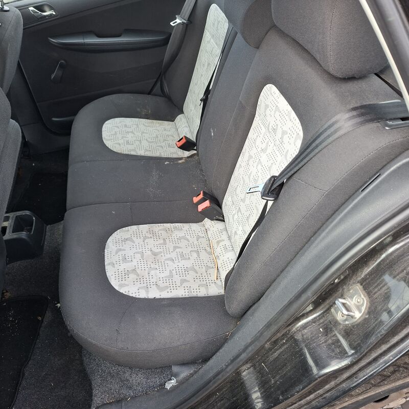 Personenauto, Skoda, Fabia Combi, 1.4-16V Comfort, 2004 – foto 10 – kavel bij Domeinen Roerende Zaken, Soesterberg