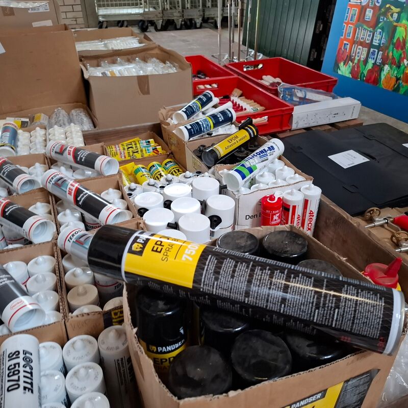 Partij diverse verfbenodigdheden – foto 6 – kavel bij Onlineveilingmeester, Winsum