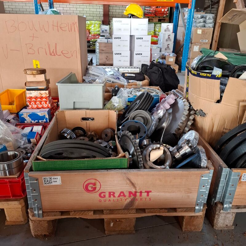 Partij diverse tandwielen, lagers en snaarpoelie's – kavel bij Onlineveilingmeester, Winsum