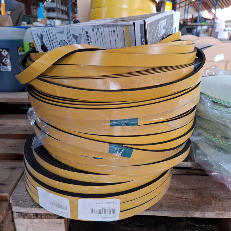 Partij diverse rollen tape en schuimband / celrubber – foto 3 – kavel bij Onlineveilingmeester, Winsum