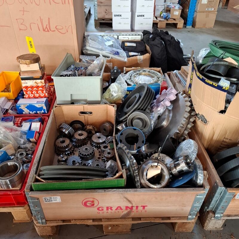 Partij diverse tandwielen, lagers en snaarpoelie's – foto 2 – kavel bij Onlineveilingmeester, Winsum
