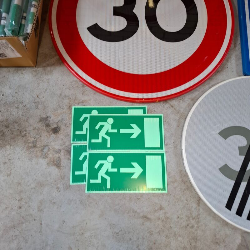 Assortiment waarschuwings/aanduidingsborden – foto 3 – kavel bij Onlineveilingmeester, Winsum