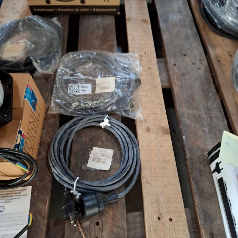Assortiment verlengkabel en toebehoren – foto 5 – kavel bij Onlineveilingmeester, Winsum
