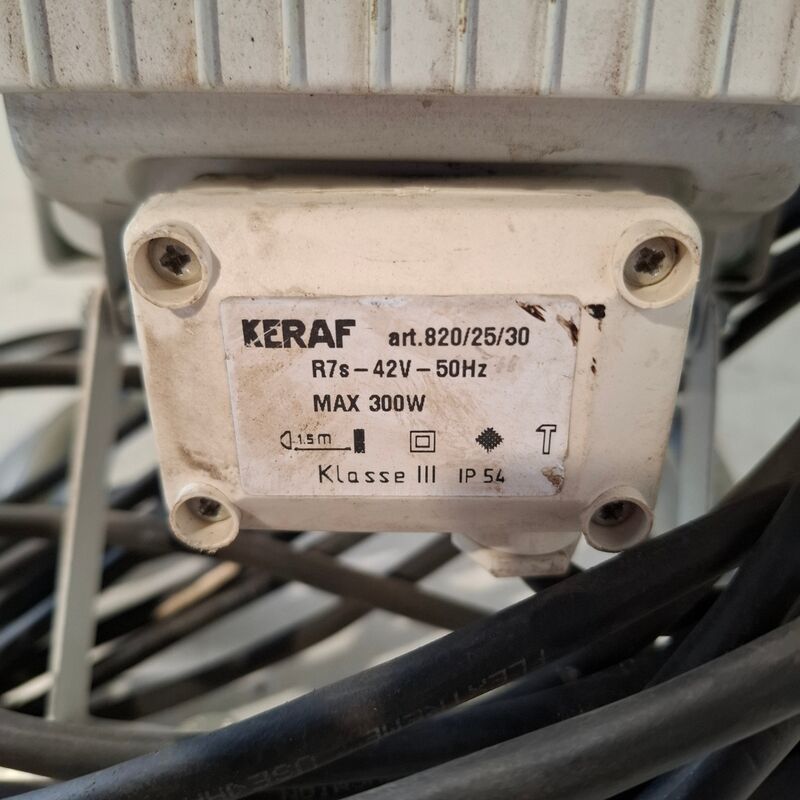 2x Halogeen armatuur | 300W, 42V – foto 3 – kavel bij Onlineveilingmeester, Heerenveen