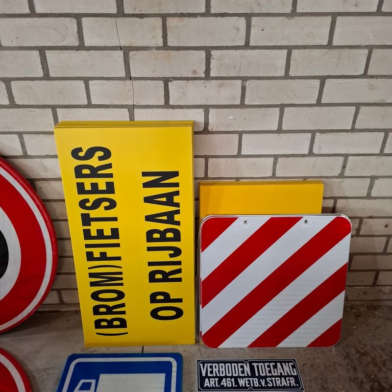 Assortiment waarschuwings/aanduidingsborden – foto 6 – kavel bij Onlineveilingmeester, Winsum