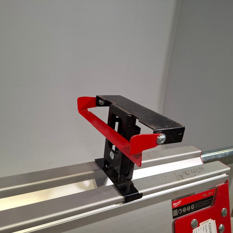 Onderstel voor afkortzaagmachine, Milwaukee, MSL 2000 – foto 4 – kavel bij Domeinen Roerende Zaken, Groningen