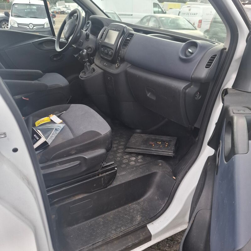 Bedrijfswagen, Opel, Vivaro, 2017 – foto 5 – kavel bij Domeinen Roerende Zaken, Soesterberg