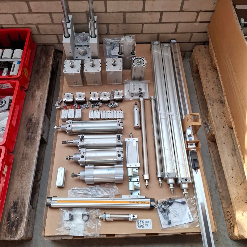 Assortiment pneumatische cilinders en toebehoren o.a. Festo, Norgren – foto 2 – kavel bij Onlineveilingmeester, Winsum