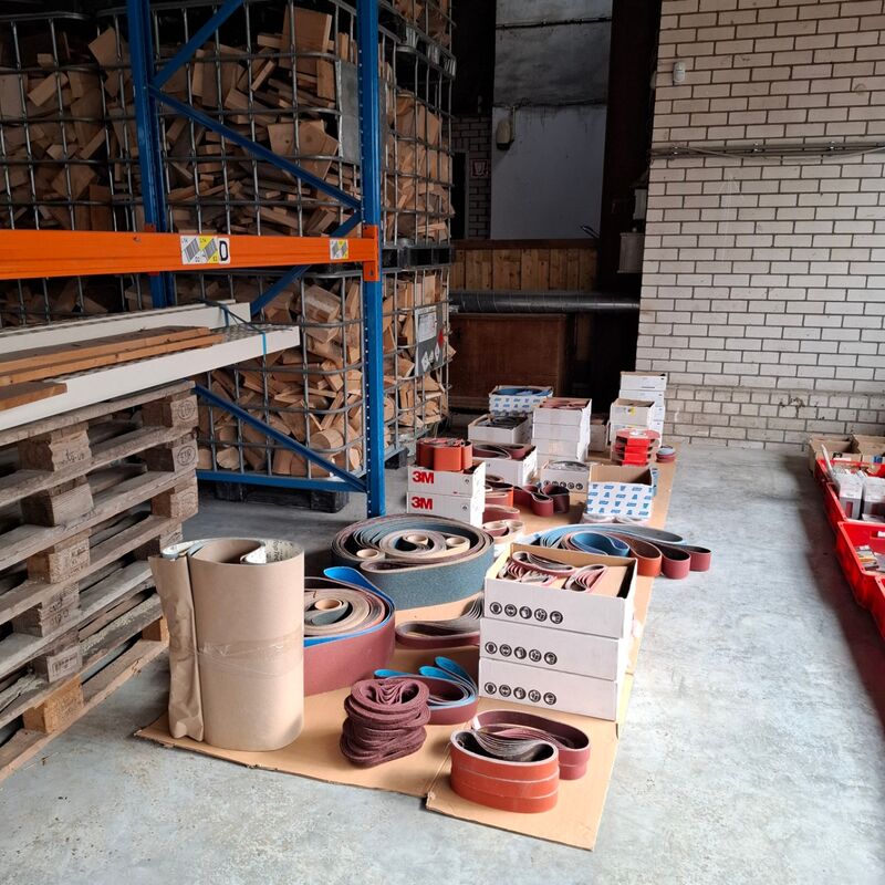 Grote partij diverse schuurbanden o.a. 3M, Norton – kavel bij Onlineveilingmeester, Winsum