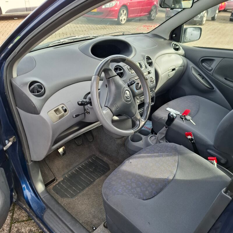 Personenauto, Toyota, Yaris, 1.3 VVT-i Luna, 2002 – foto 10 – kavel bij Domeinen Roerende Zaken, Soesterberg
