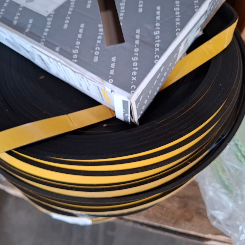 Partij diverse rollen tape en schuimband / celrubber – foto 6 – kavel bij Onlineveilingmeester, Winsum