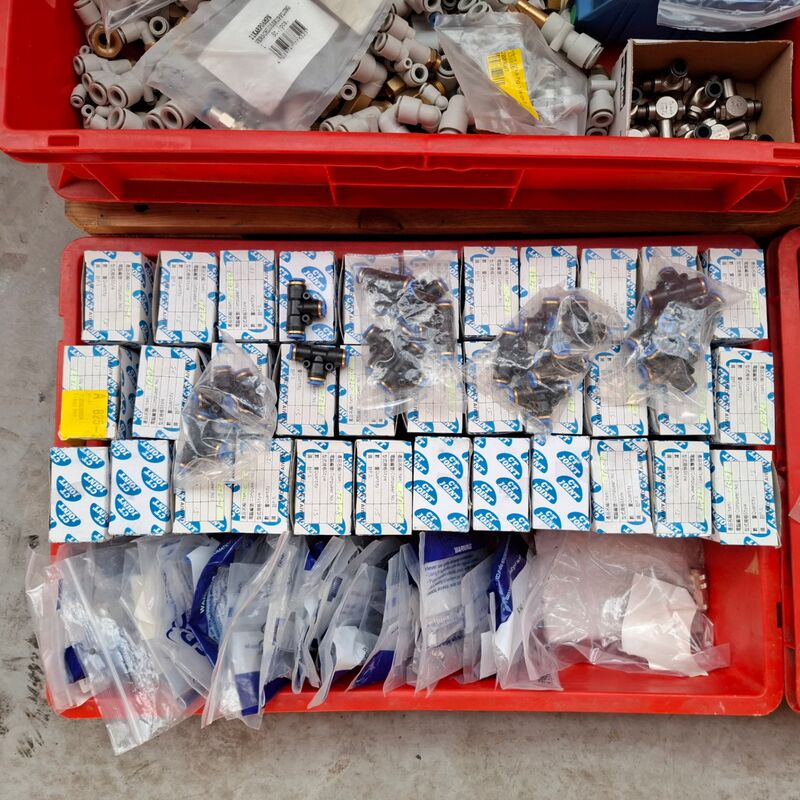 Partij diverse pneumatische koppelingen en toebehoren o.a. Giss, SMC, Festo – foto 4 – kavel bij Onlineveilingmeester, Winsum
