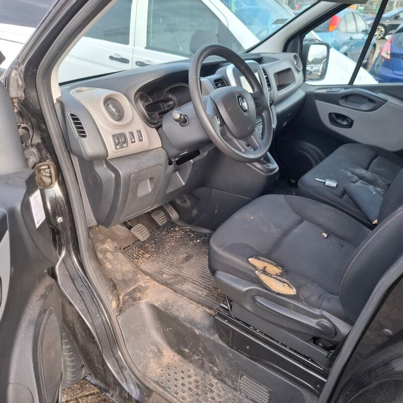 Bedrijfswagen, Renault, Trafic, 2018 – foto 7 – kavel bij Domeinen Roerende Zaken, Soesterberg