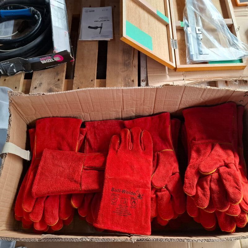 Ca. 28x Lashandschoen, maat 10, links Bull-Welde – kavel bij Onlineveilingmeester, Winsum