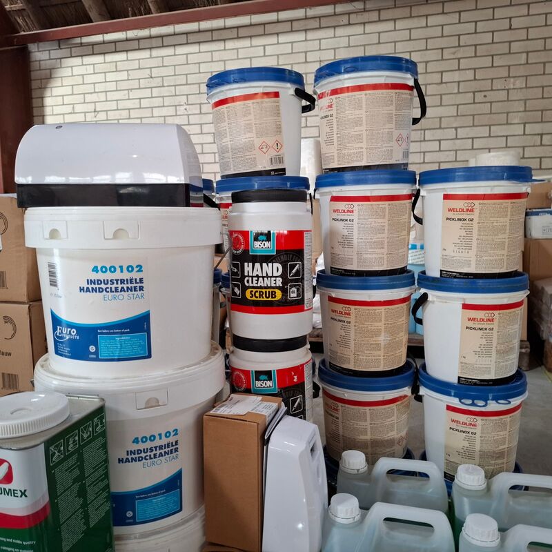 Partij diverse schoonmaak producten en toebehoren o.a. Tricel, Dreumex, Sun – foto 10 – kavel bij Onlineveilingmeester, Winsum