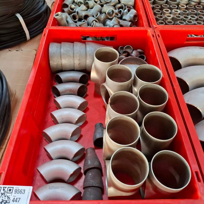 Partij diverse pijpbochten en T-stuk koppelingen – foto 5 – kavel bij Onlineveilingmeester, Winsum