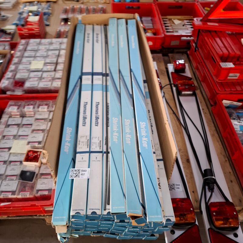 Ca. 40x verpakking Krimpkous Thomas&Betts, CMP250-0-A, zwart – foto 2 – kavel bij Onlineveilingmeester, Winsum
